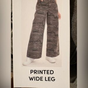 Camouflage Wide-Leg Pants